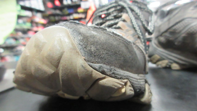 Load image into Gallery viewer, Used Merrell Mens 9 Hiking Shoes
