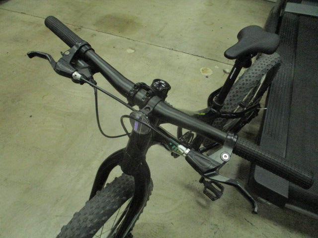 Load image into Gallery viewer, Used Trek Roscoe 20" 8 Speed Kids Mountain Bike
