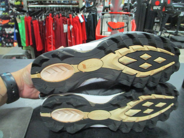 Load image into Gallery viewer, Used Riddell Size 6 Football Cleats
