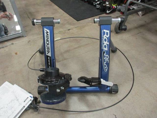 Load image into Gallery viewer, Used Minoura RDA 850 Bike Trainer
