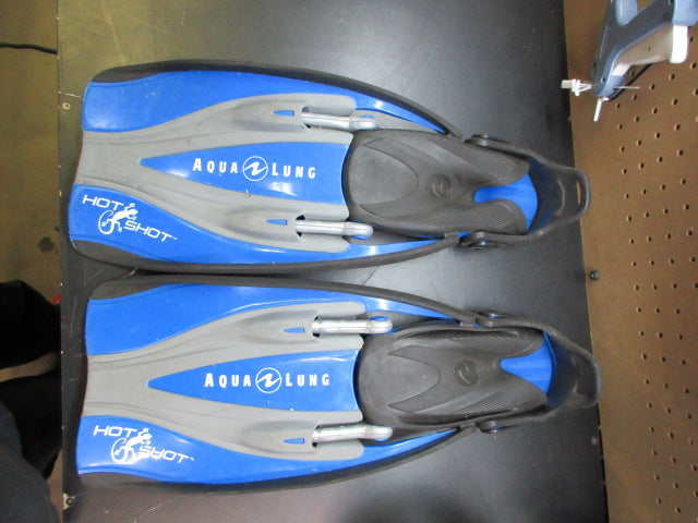Load image into Gallery viewer, Used Aqua Lung Hot Shot Swim Fins - Size Small
