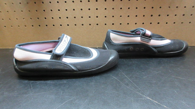 Load image into Gallery viewer, Used Speedo Water Shoes - Size 8
