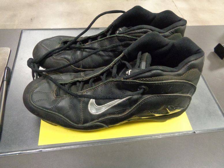 Load image into Gallery viewer, Used Nike Sz 11 Hi-Top Football Cleat
