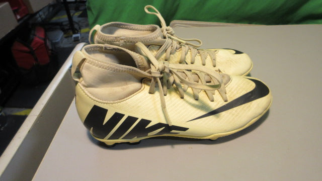 Load image into Gallery viewer, Used Nike Mercurial Superfly Youth 3.5 Soccer Cleats
