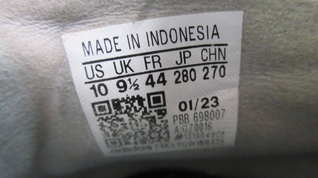 Load image into Gallery viewer, Used Adidas Predator Soccer Cleats - Size 10
