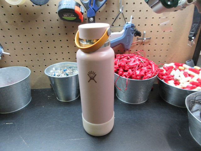 Load image into Gallery viewer, Used HydroFlask Water Bottle - 40oz
