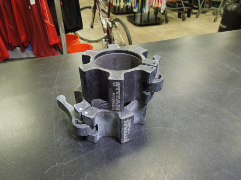 Load image into Gallery viewer, Used Pair of Titan Fitness Olympic Lock Jaw Collar
