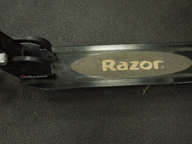 Load image into Gallery viewer, Used Razor A2 Elite Kick Scooter in Black
