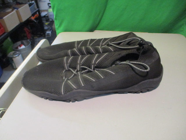 Load image into Gallery viewer, Used All In Motion Size 13 Water Shoes

