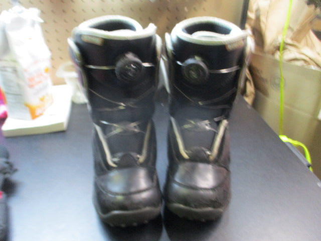 Load image into Gallery viewer, Used Atlantis BOA Snowboard Boots Size 4
