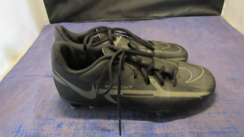Used Nike Pantom Soccer Cleats Youth Size 4 - wear on edges