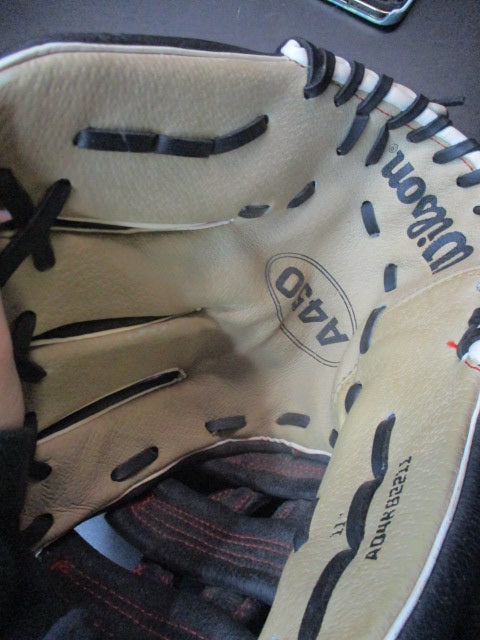 Load image into Gallery viewer, Used Wilson A450 11" Glove - RHT

