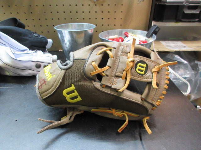 Load image into Gallery viewer, Used Wilson A600 12" Leather Glove - RHT
