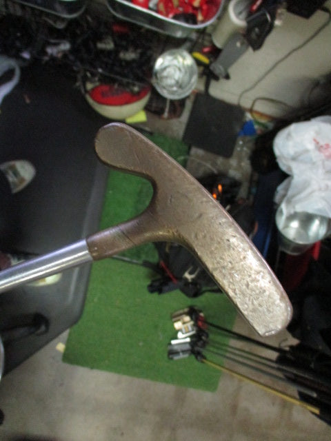 Load image into Gallery viewer, Vintage Acushnet Bullseye LBM5S Rigth Hand Blade Putter
