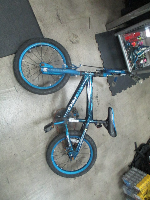 Load image into Gallery viewer, Used Dynacraft Suspect 16" 1 Speed Kids Bike
