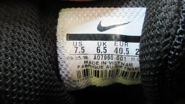 Load image into Gallery viewer, Used Nike Alpha Huarache Low Metal Baseball Cleats - Size 7.5
