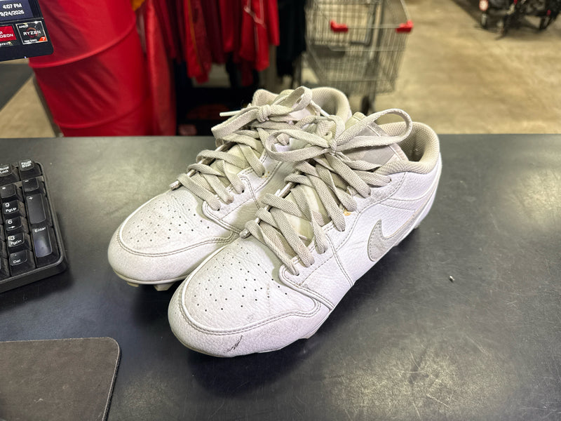 Load image into Gallery viewer, Used Nike Air Jordan 1 TD Low Cleats in White Size 7

