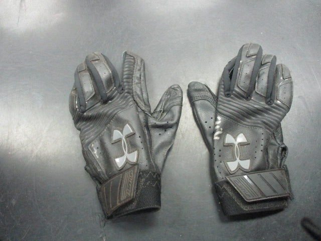 Load image into Gallery viewer, Used Under Armour Batting Gloves Youth Medium
