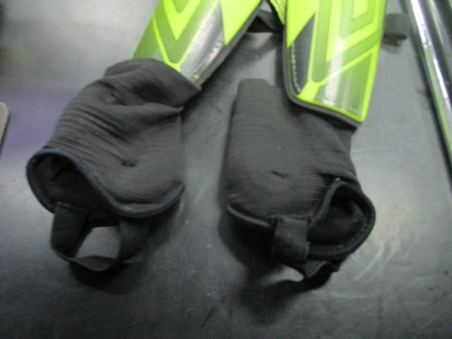 Load image into Gallery viewer, Used Umbro Adult Soccer Shin Guards With Ankle Supports

