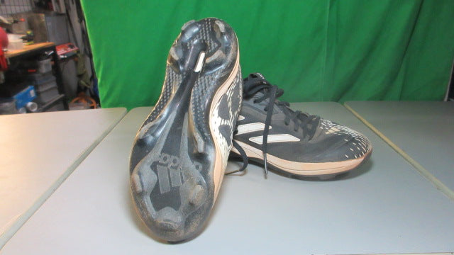 Load image into Gallery viewer, Used ADIDAS Shoe Size YOUTH 4 Black/White Shoes/Cleats
