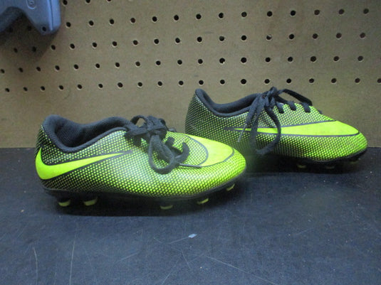 Used Nike Bravata II Soccer Cleats - Size Youth 11