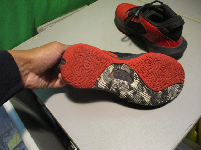 Load image into Gallery viewer, Used Under Armour Size 3Y Basketball Shoes
