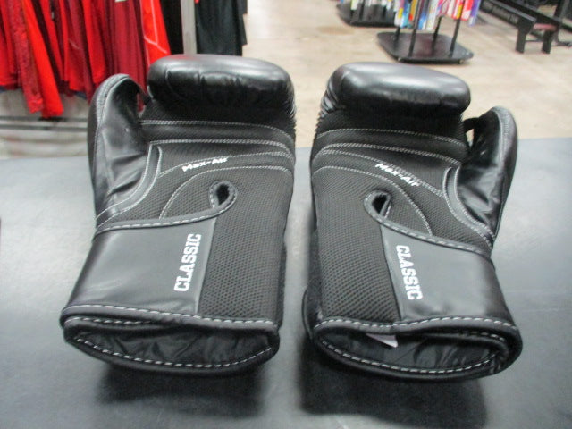 Load image into Gallery viewer, Used Title Black Max 14oz Boxing Gloves
