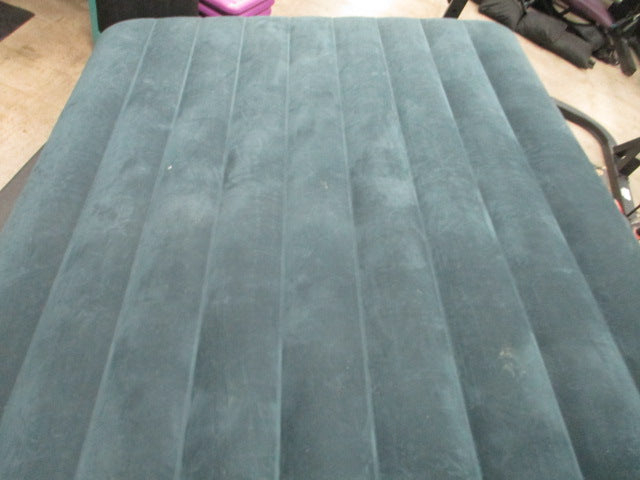 Load image into Gallery viewer, Intex Durabeam 10&quot; Queen Size Air Mattress
