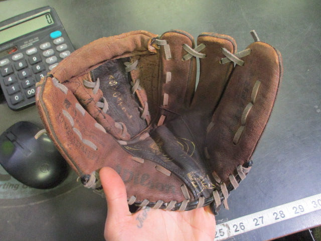 Load image into Gallery viewer, Used Wilson EZ Catch RHT 10.5" Glove
