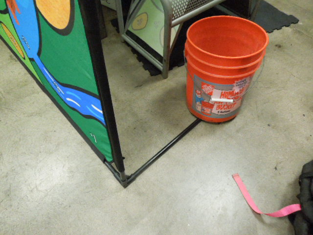 Load image into Gallery viewer, Used Battle Golf Chipping Game and Training Device Mat Stand and 11 Velcro Balls
