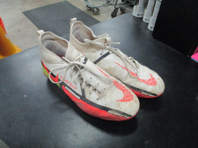 Load image into Gallery viewer, Used Nike Phantom youth Soccer cleats in white size 6Y Spikes are worn down

