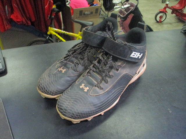 Load image into Gallery viewer, Used Under Armour BH RM Mid Basbeall Cleat Size 8
