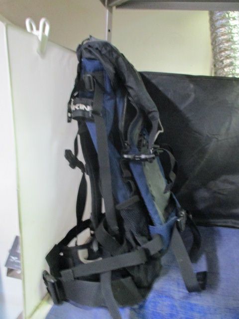 Load image into Gallery viewer, Used Dakine Poacher Backpack
