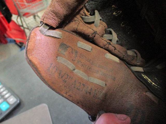 Load image into Gallery viewer, Used Wilson EZ Catch RHT 10.5" Glove

