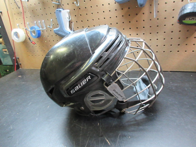Load image into Gallery viewer, Used Bauer FM7500 Hockey Helmet - Size Medium

