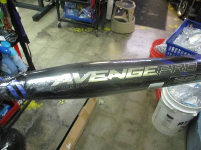 Load image into Gallery viewer, AXE Avenger Pro Composite 30" 20oz Softball Bat
