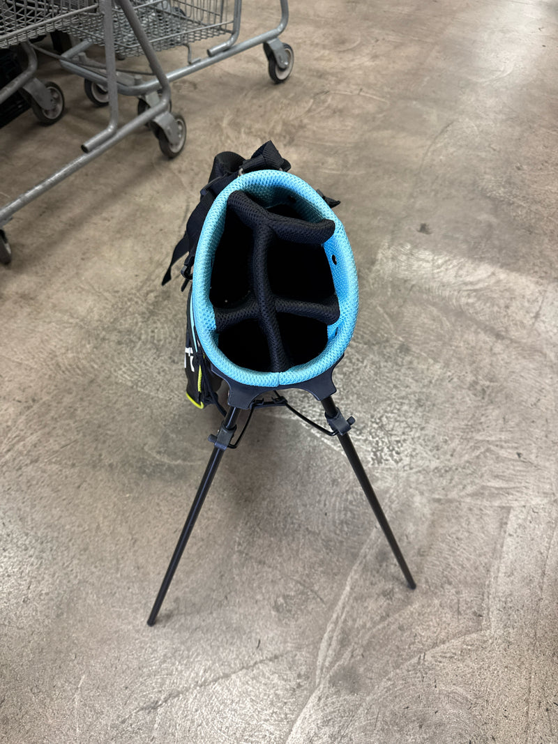 Load image into Gallery viewer, Lightly Used King Cobra Jr Golf Stand Bag
