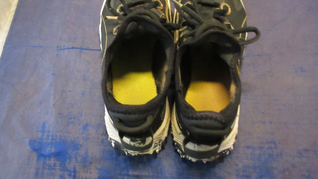 Load image into Gallery viewer, Used Nike Future Field Cleats Youth Size 4.5

