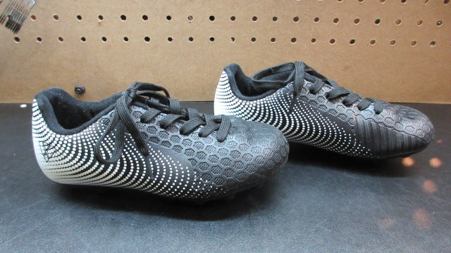 Load image into Gallery viewer, Used Vizari Soccer Cleats - Size 12.5 Youth
