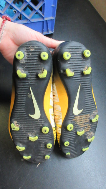 Used Nike Mercurial Soccer Cleats - Size Youth 5.5