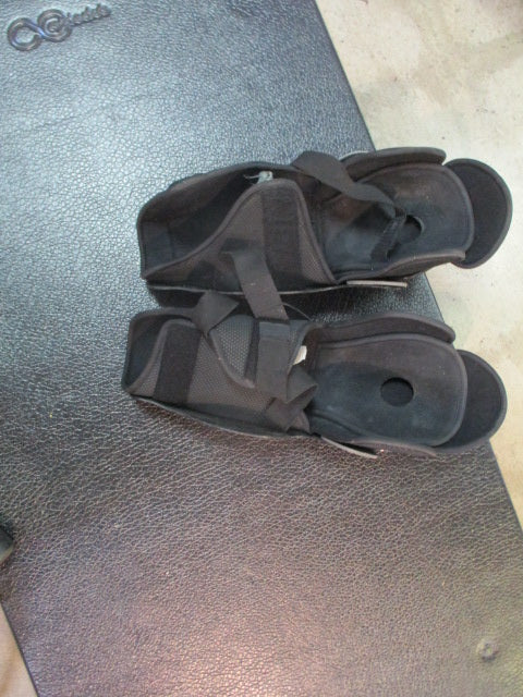 Load image into Gallery viewer, Used Sher-Wood Face Off 600 15" Hockey Shin Guards
