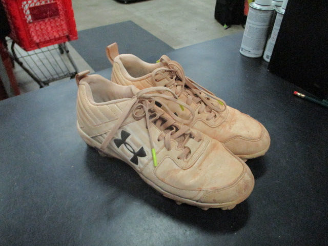 Load image into Gallery viewer, Used Under Armour Leadoff Low RM Cleats in White Size 4.5Y
