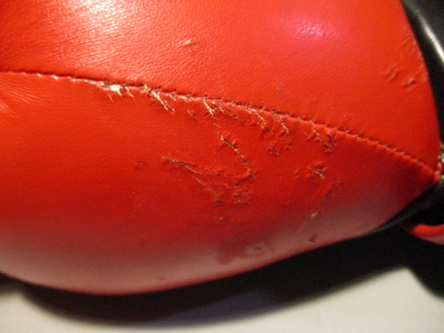 Load image into Gallery viewer, Used Title Boxing 24OZ Training Boxing Gloves
