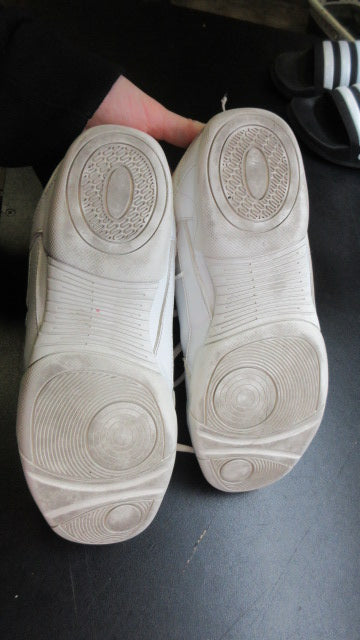 Load image into Gallery viewer, Used Chasse Flip IV Cheerleading Shoes - Size 7
