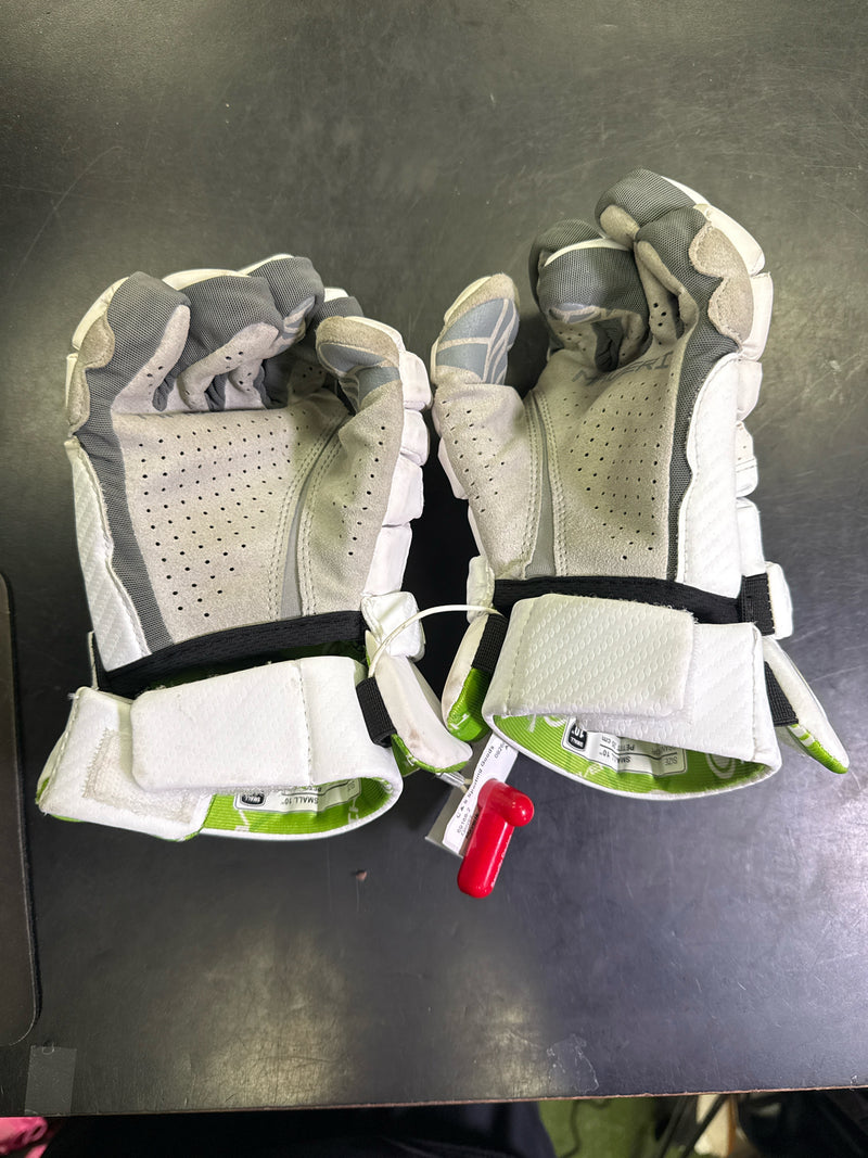 Load image into Gallery viewer, Used Maverik M6 Lacrosse Gloves Size Small
