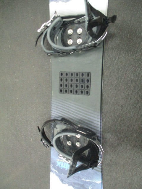 Load image into Gallery viewer, Used M8trix Saturn 130CM Snowboard W/ LT10 Bindings
