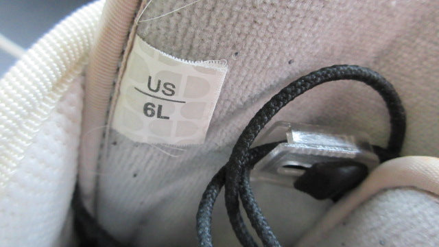 Load image into Gallery viewer, Used DC Faze Snowboard Boots - Size 6
