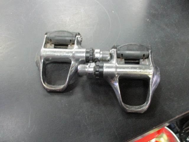 Load image into Gallery viewer, Used Shimano 105 Bicycle Pedals
