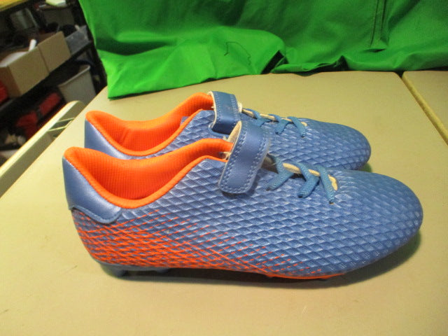 Load image into Gallery viewer, Hawkwell Size 5 Soccer Cleats
