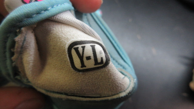 Load image into Gallery viewer, Used Battle Football Receivers Gloves - Size Youth Large

